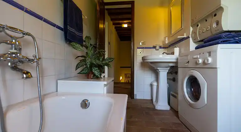 Manor house in Lombriciano