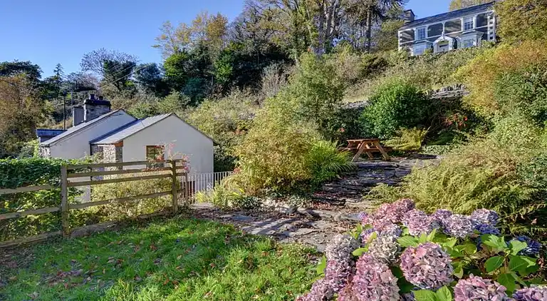 Holiday home in Penrhyndeudraeth