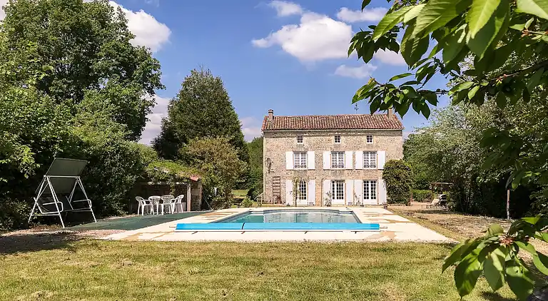 Manor house in Courcôme