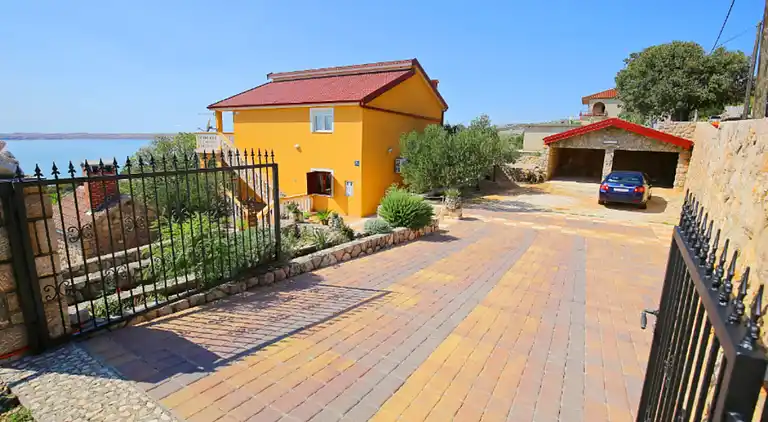 Appartement in Tribanj