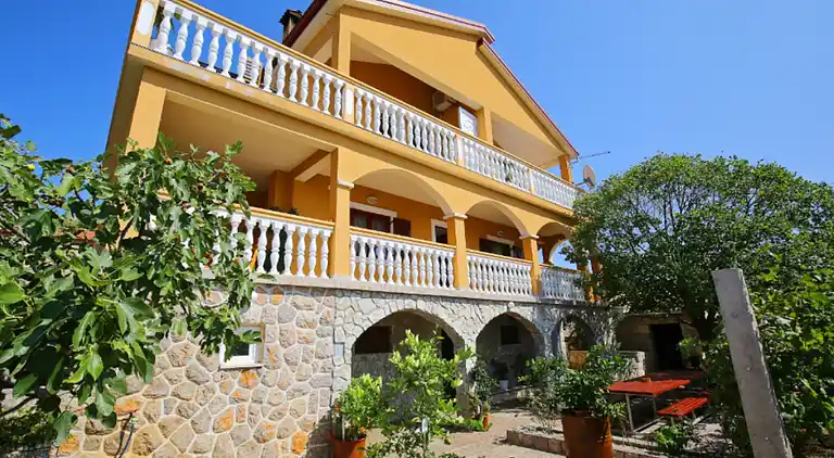 Appartement in Tribanj