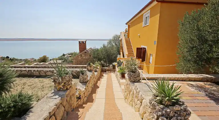 Appartement in Tribanj