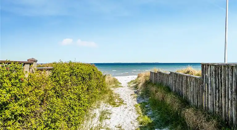 Semesterbostad vid Saksild Strand