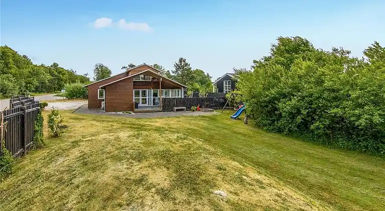 Sommerhus ved Øer Strand