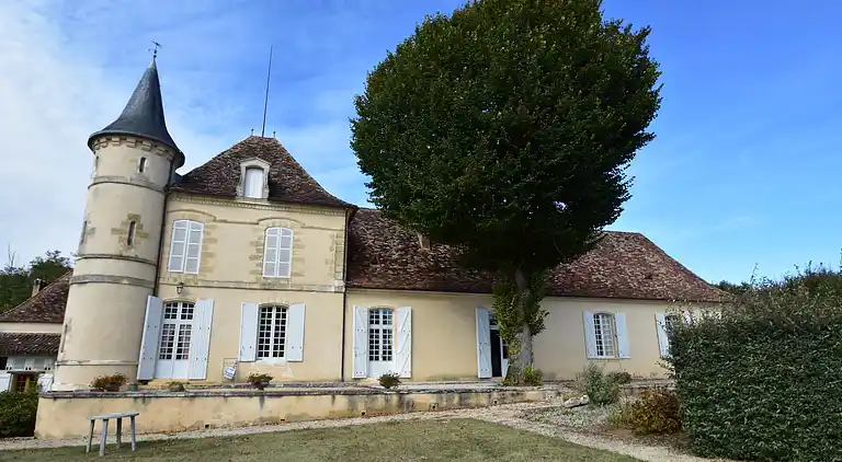 Holiday home in Cours-de-Pile