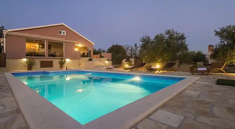 Holiday home in Poličnik