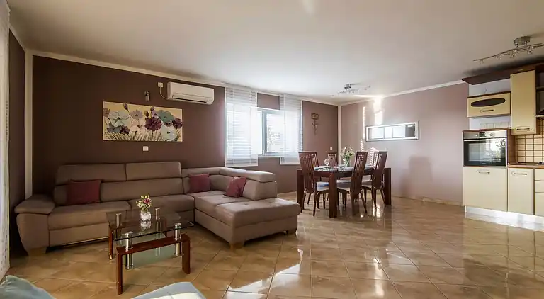 Holiday home in Poličnik