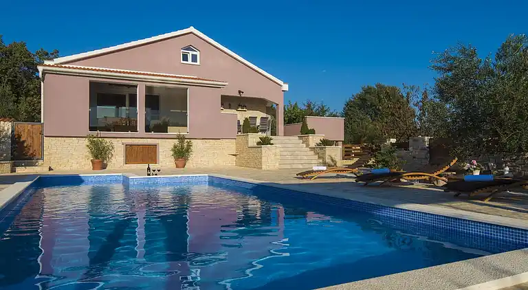 Holiday home in Poličnik