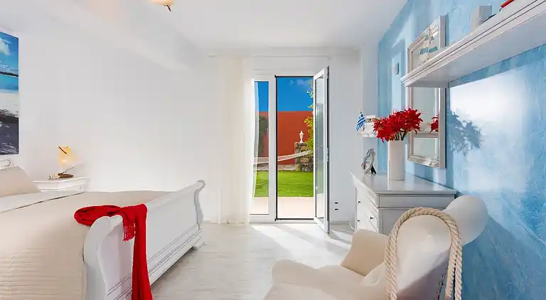 Villa Aphrodite with heated pool and exotic garden