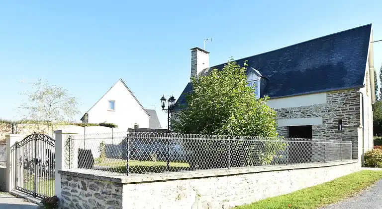 Holiday home in Montrabot