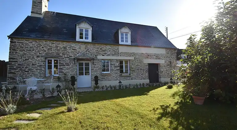 Holiday home in Montrabot