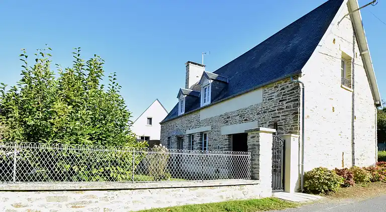 Holiday home in Montrabot