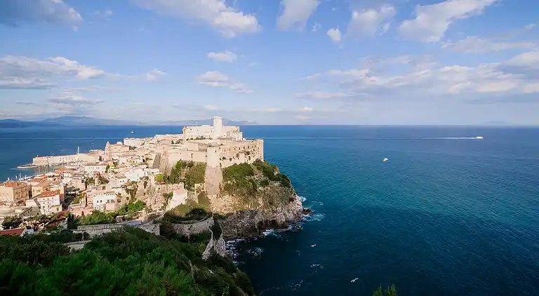 Hytte i Baia Domizia