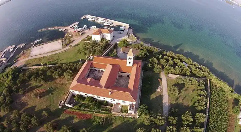 Ferienhaus in Neviđane