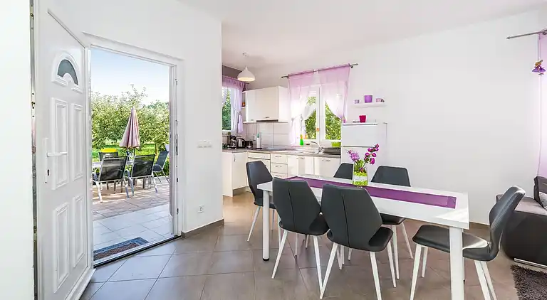 Ferienhaus in Neviđane