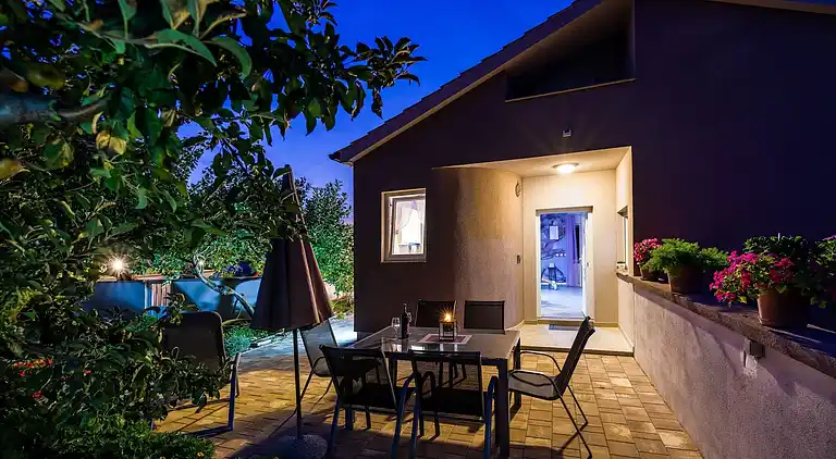 Ferienhaus in Neviđane