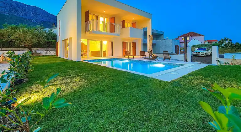 Villa i Kaštel Gomilica