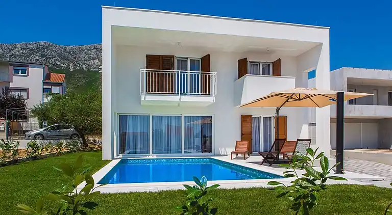 Villa i Kaštel Gomilica