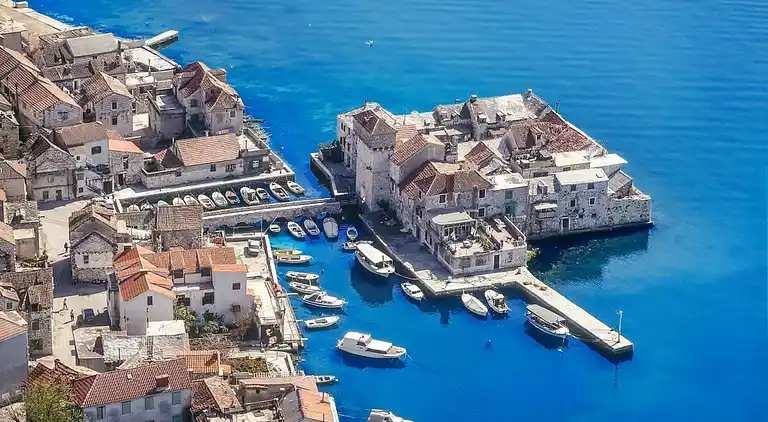 Villa i Kaštel Gomilica