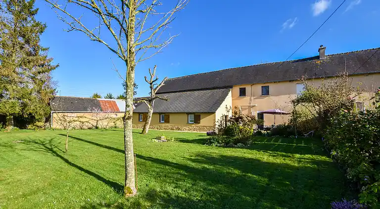 Holiday home in Broons