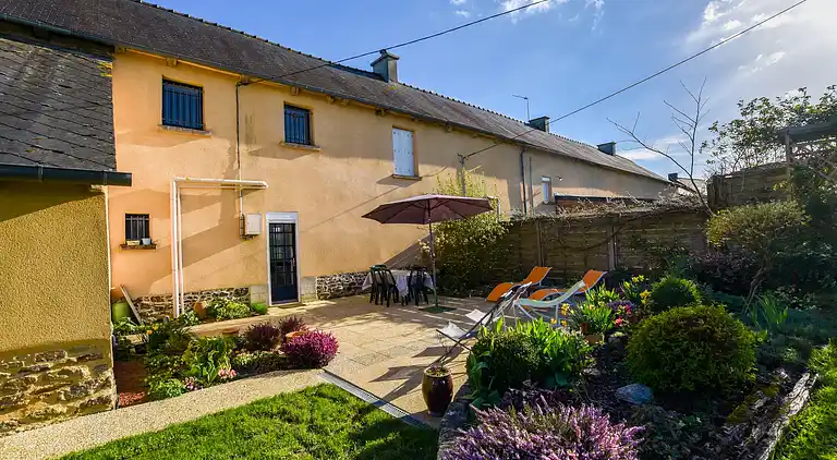 Holiday home in Broons