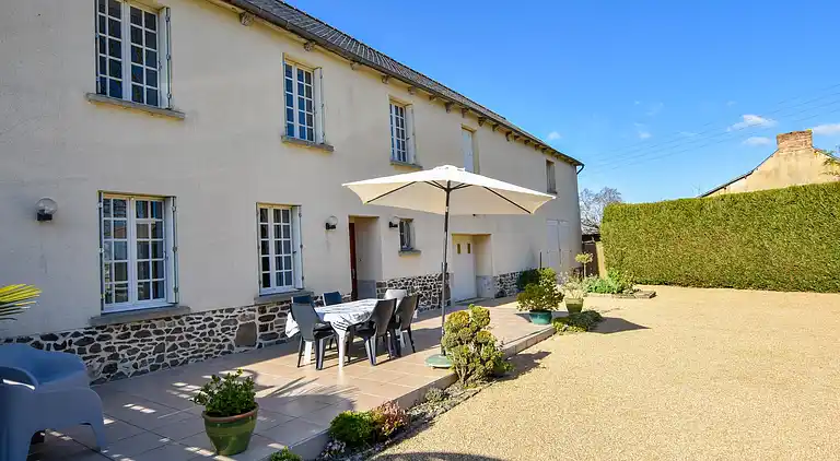 Holiday home in Broons