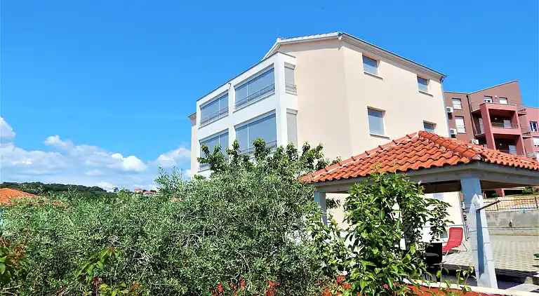 Ferielejlighed i Okrug Gornji