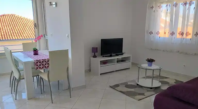 Ferielejlighed i Okrug Gornji