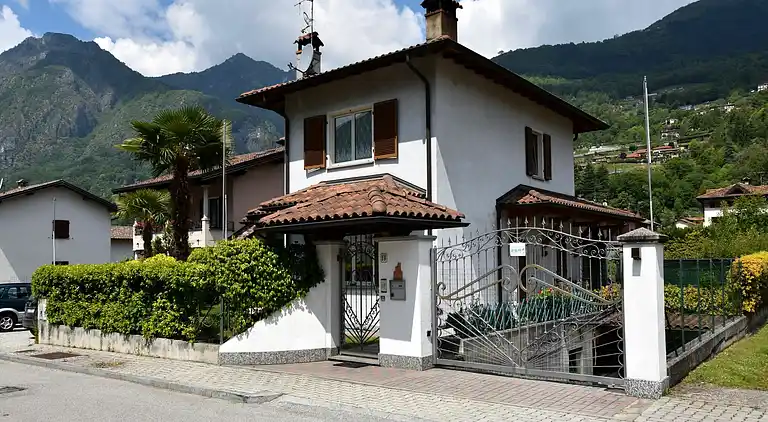 Villa i Porlezza