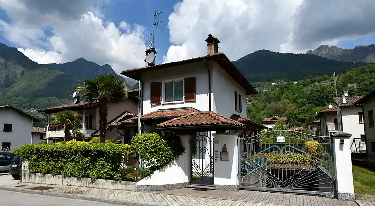 Villa i Porlezza