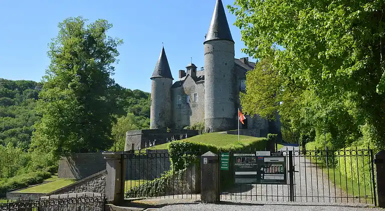 Farm house in Houyet