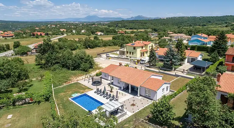 Villa i Kapelica