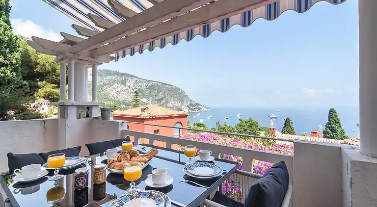 Holiday home in Èze