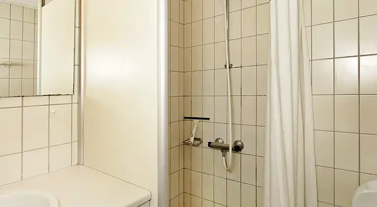 3 vær.,1.sal,1 bad,havudsigt,2prs.