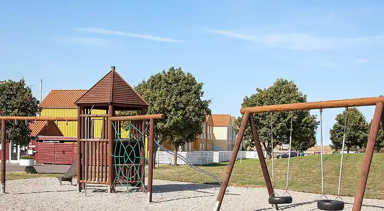 3 vær.,1.sal,1 bad,havudsigt,2prs.