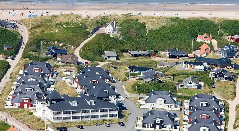 3 rum,huvudbyggnad,2 nivå,1.våningen