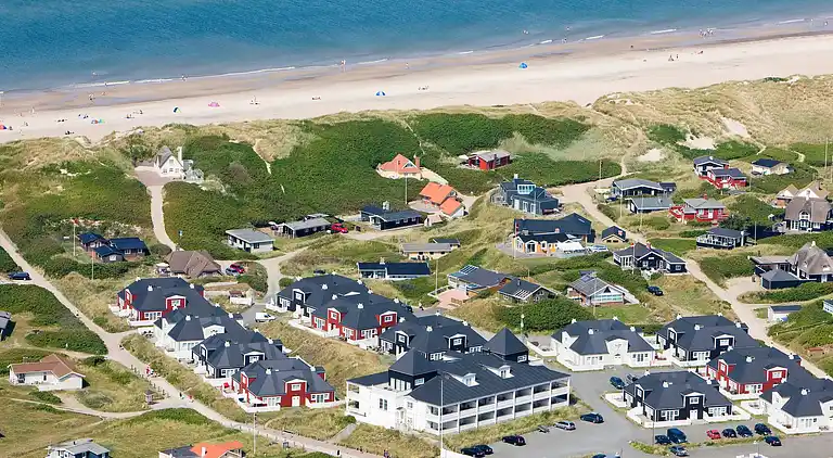 3 vær.Hovedbygn.,2 plan,1.sal