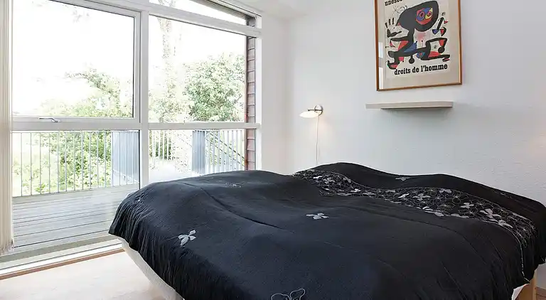 Flat w/view,main building