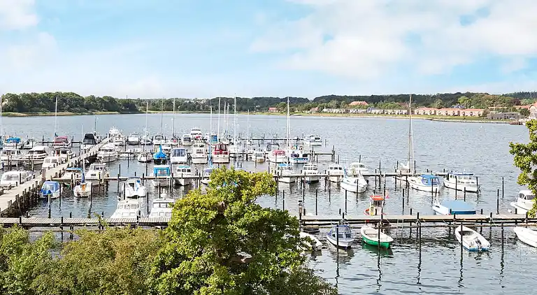 Flat w/view,main building