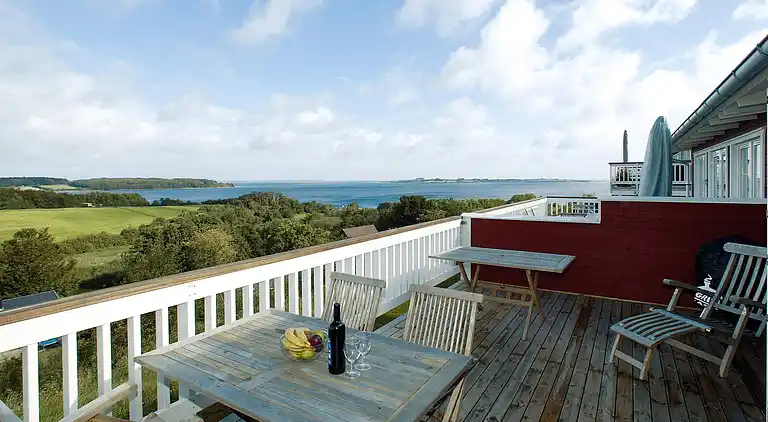 4 room w/seaview,2 level,attachedhous