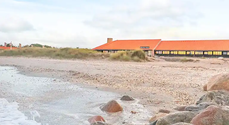 3 room,w/partially seaview