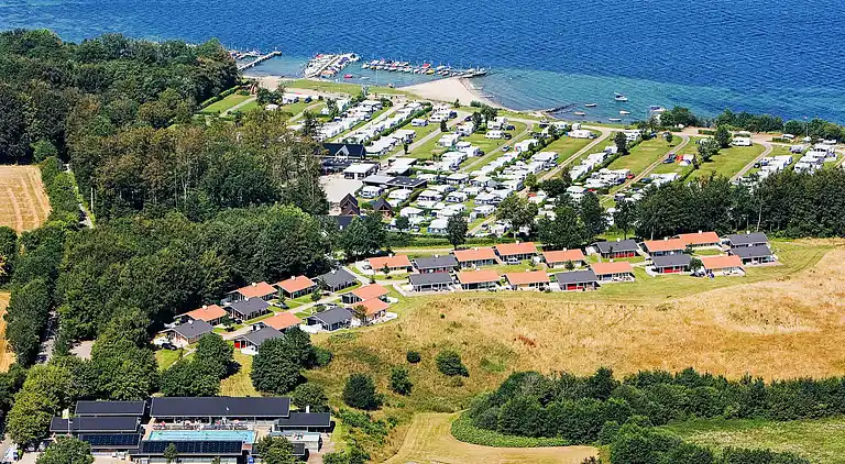 4 room w/seaview,2 level,attachedhous