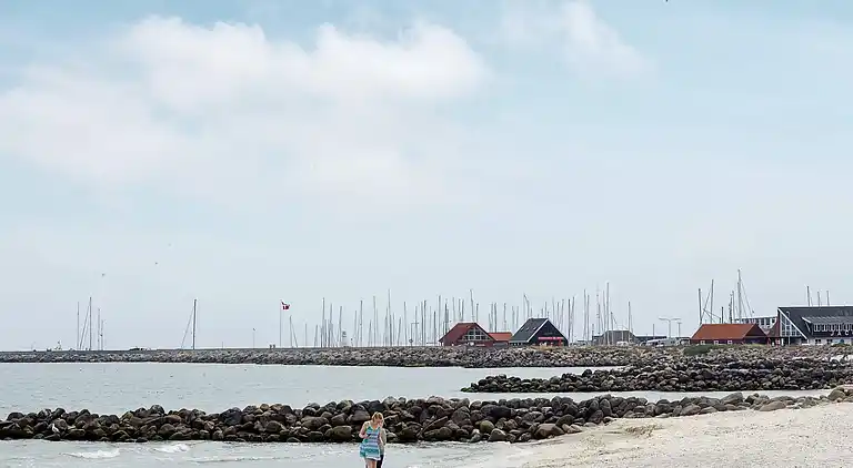 3 room,w/partially seaview