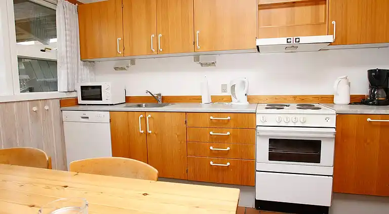 C-3 room,2 bathrooms