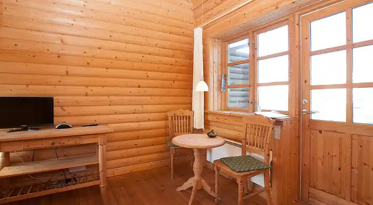 1 room,attached house