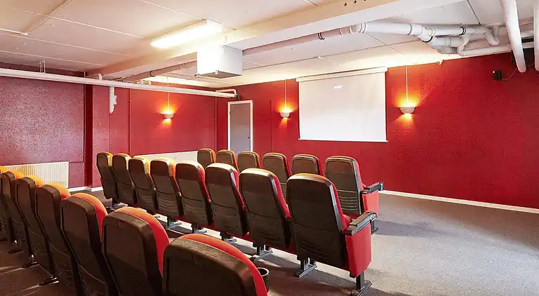 2 Zimmer,Erdg. oder 1.stock