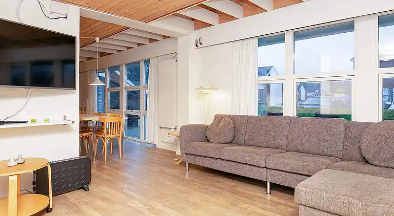 7 room,2 level,attached house