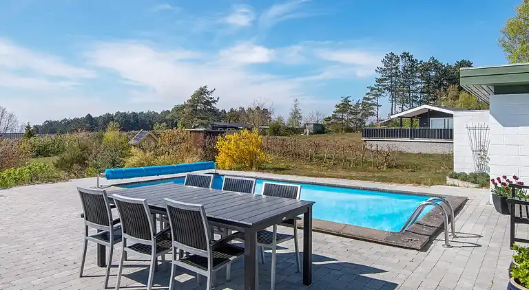 Sommerhus ved Øer Strand