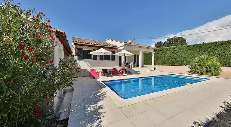 Villa in Sainte-Cécile-les-Vignes