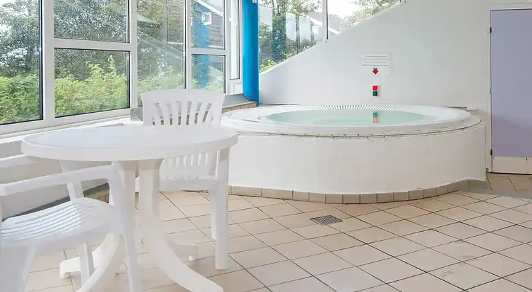 3 room,2 levels,dishwasher.,Premium